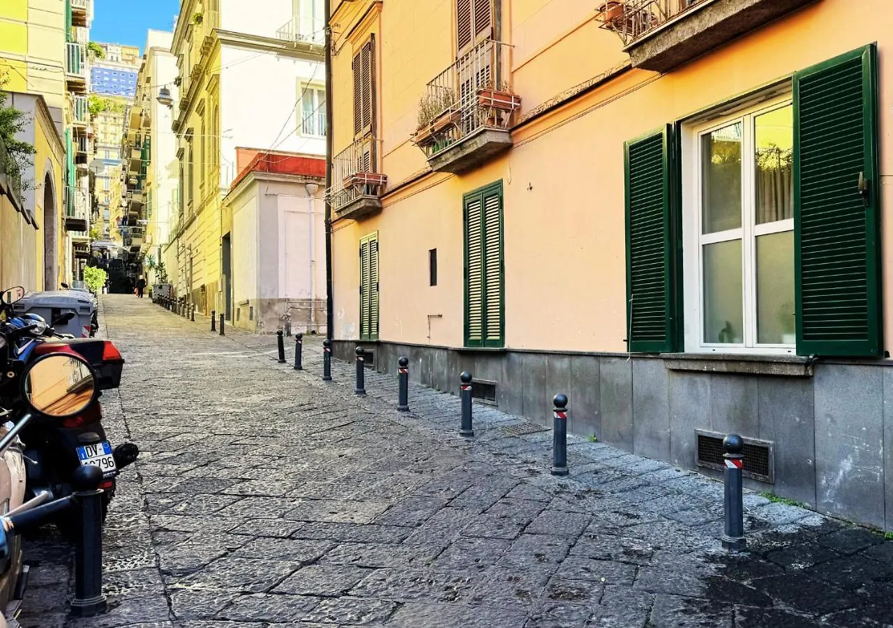 Metro Amedeo - Stanza Privata Con Vasca Idromassaggio Apartment Naples Homestay