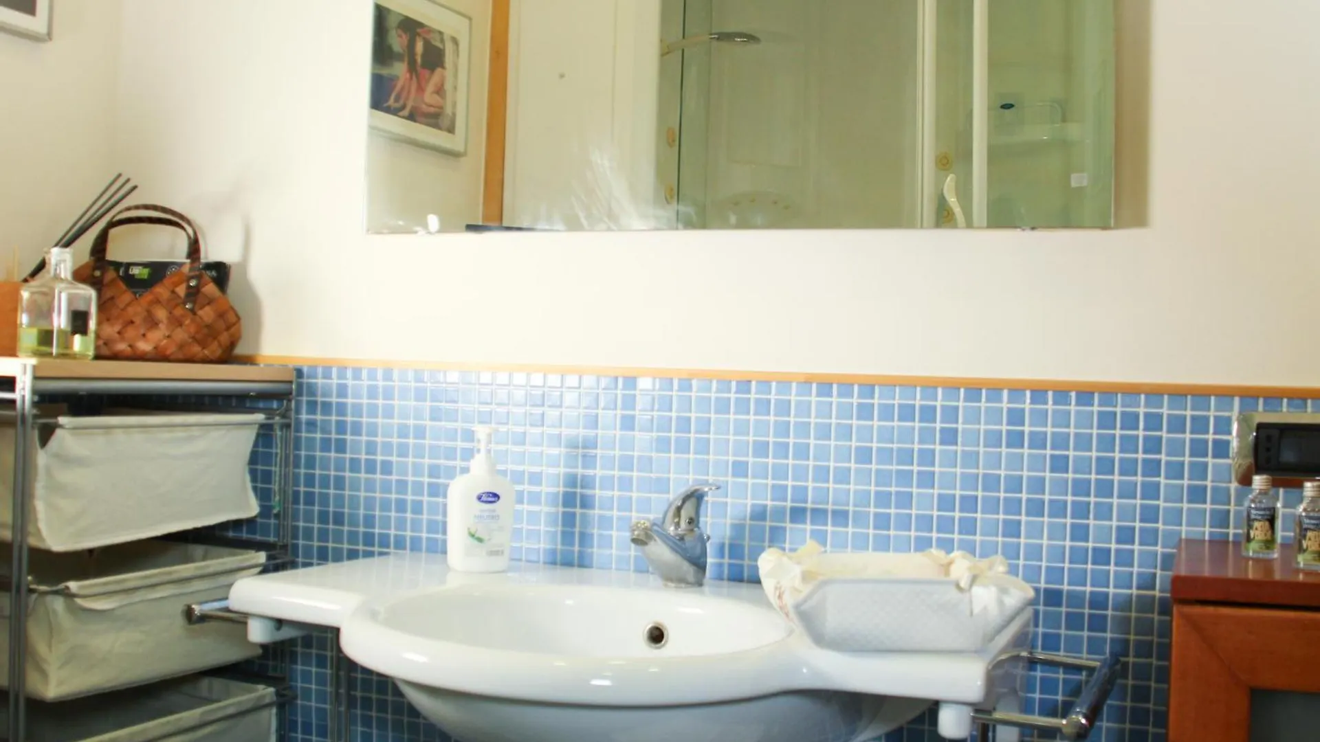 Metro Amedeo - Stanza Privata Con Vasca Idromassaggio Apartment Naples Homestay