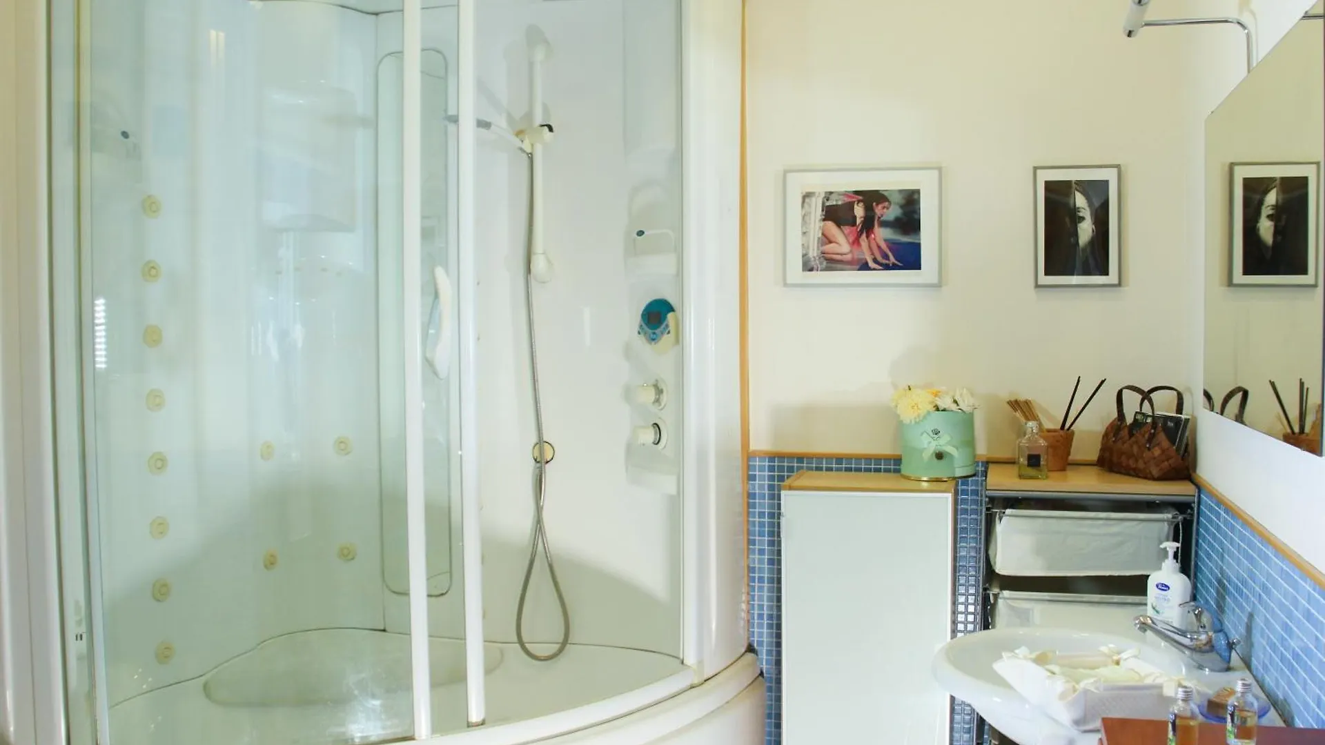Homestay Metro Amedeo - Stanza Privata Con Vasca Idromassaggio Apartment Naples