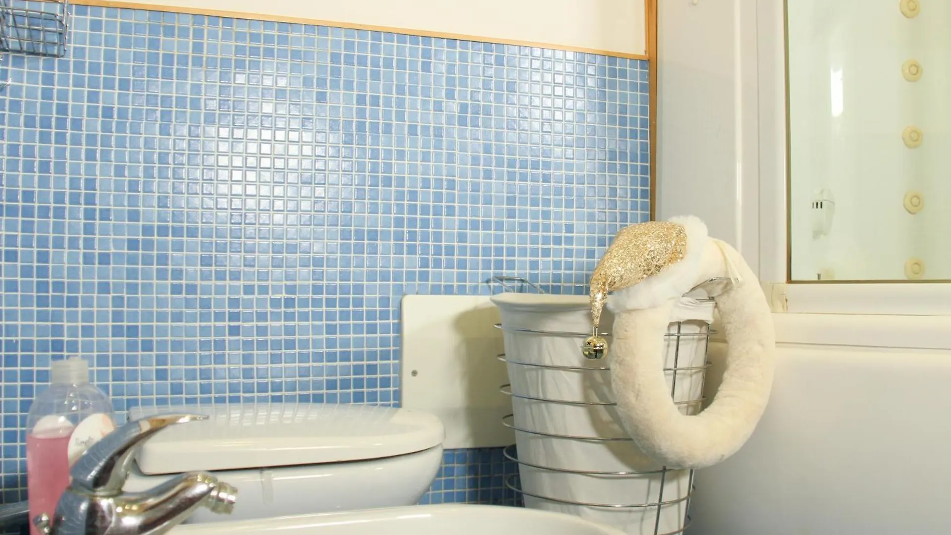 Metro Amedeo - Stanza Privata Con Vasca Idromassaggio Apartment Naples Homestay